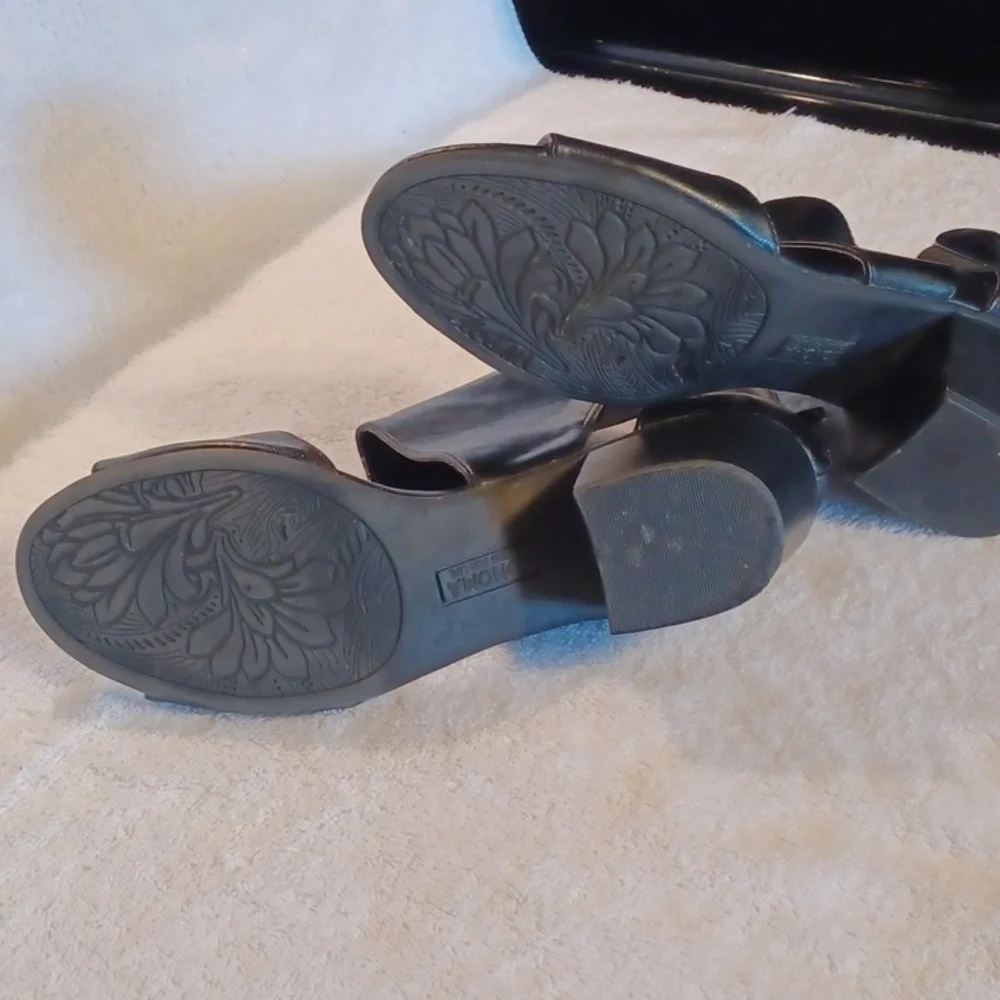 Sonoma +Vitalize by Ortholite sandles women's size 9